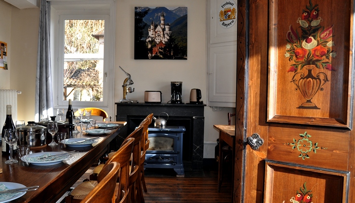 Baviere-et-volcan-en-Beaujolais-character-holiday-cottage-Tower-Bed-and-Breaksfast-charme 